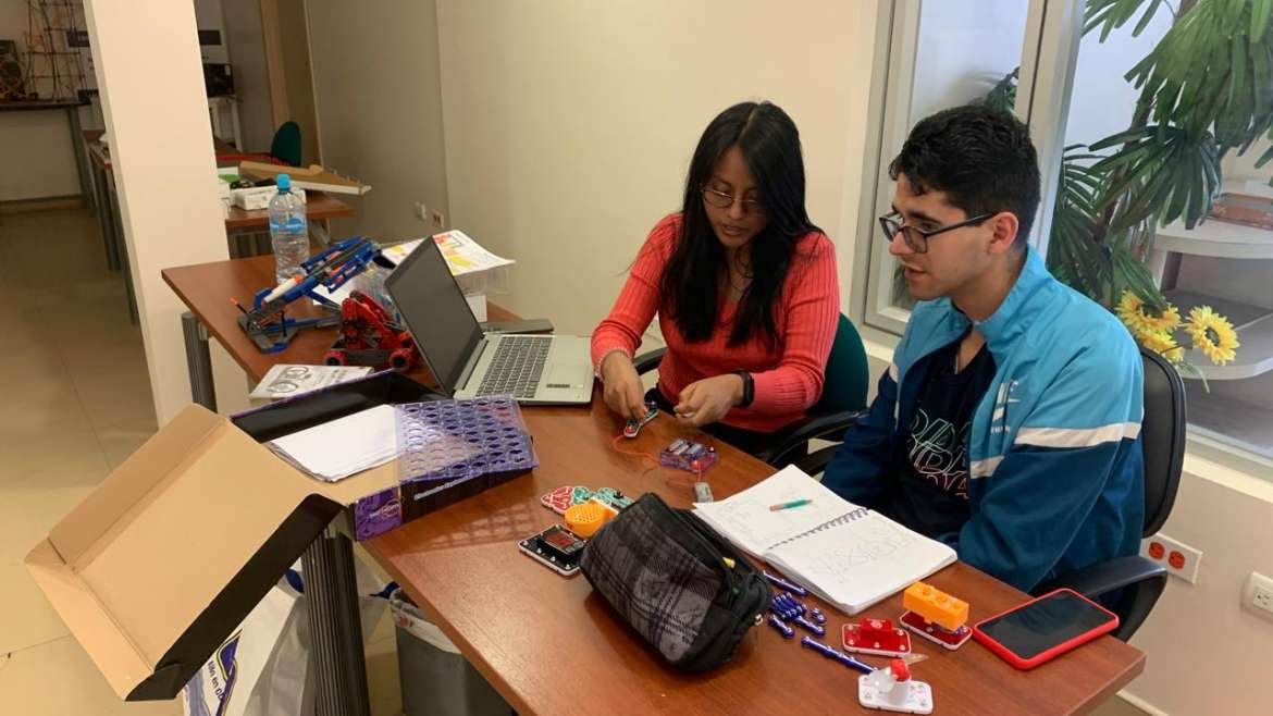 Inclusión y Educación: Asesorías Estudiantiles de Robótica y Metodología STEAM para todos