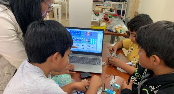 Culmina con éxito el curso vacacional: Niños aprenden electrónica, programación, ciencia y robótica