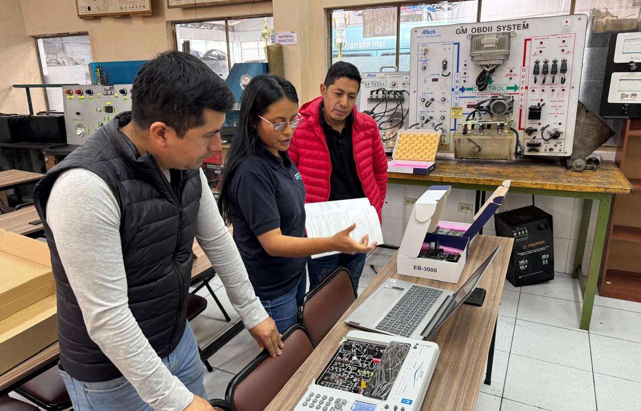 Tecnología aplicada al aprendizaje: CR Ciencia y Robótica instala equipos especializados en el Instituto Superior Tecnológico Tungurahua