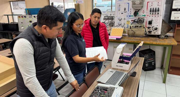 Tecnología aplicada al aprendizaje: CR Ciencia y Robótica instala equipos especializados en el Instituto Superior Tecnológico Tungurahua