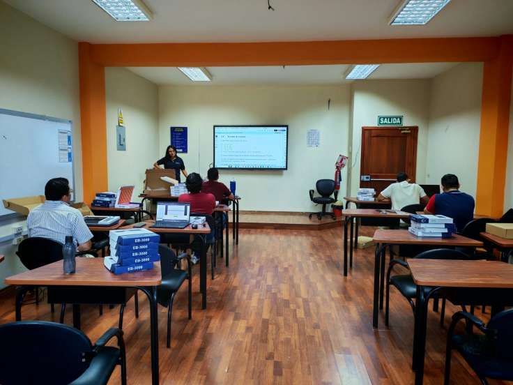 CR Ciencia y Robótica fortalece la formación tecnológica en Manabí con capacitación especializada