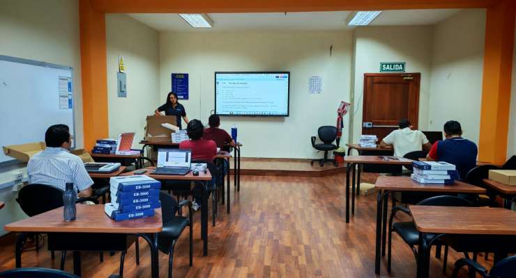 CR Ciencia y Robótica fortalece la formación tecnológica en Manabí con capacitación especializada